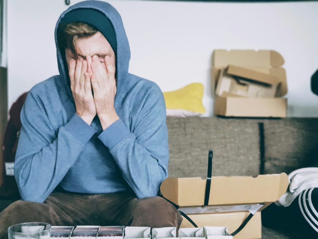 Конфликтите на работното място повишават тревожността. Photo by <a href="https://unsplash.com/@christnerfurt?utm_content=creditCopyText&utm_medium=referral&utm_source=unsplash">Christian Erfurt</a> on <a href="https://unsplash.com/photos/man-covering-face-with-both-hands-while-sitting-on-bench-sxQz2VfoFBE?utm_content=creditCopyText&utm_medium=referral&utm_source=unsplash">Unsplash</a>
      
